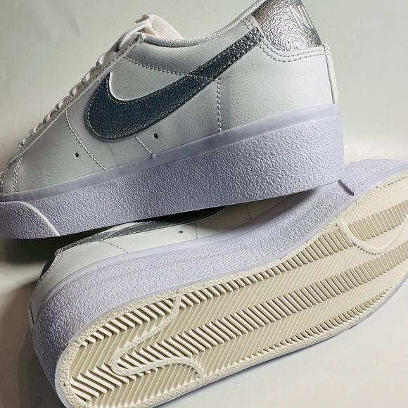 NIKE WOMEN'S BLAZER LOW PLATFORM Sneakers - Picture 7 of 7